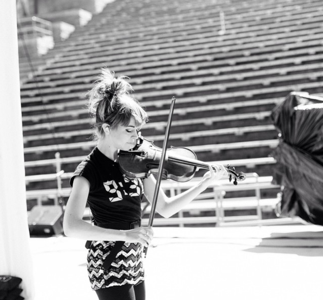 LindseyStirling's tweet photo. Practice practice 📷 @elmakias http://t.co/CZxKCSxB6a