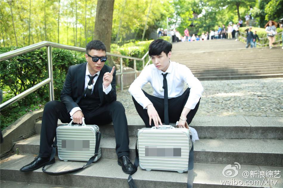 XingPark's tweet photo. #yixing #lay #레이 150625 新浪综艺Weibo Update http://t.co/107M9JAi5o