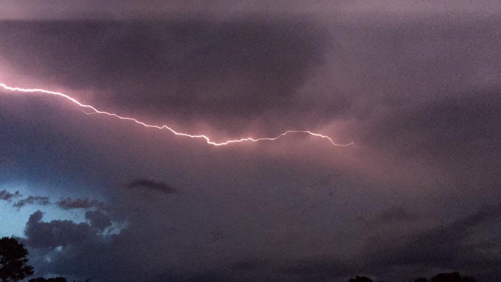 IgyMom's tweet photo. #lightning #Deltona #Volusia #Florida @MyNews13 @MyNews13Weather http://t.co/pEXST0RPWj
