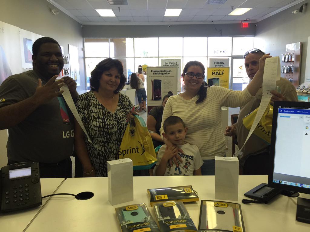vidalgardens's tweet photo. 5lines coming from @ATT 150$ in accessories! 100% TEP+ #SprintReferrals.@mvidaljr0219 http://t.co/cEaLlHVv9T