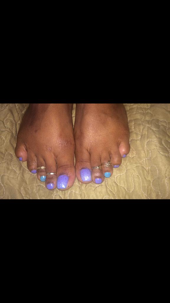 CocoaToes's tweet photo. Retiring this pedi tomorrow #Toes #ToeRings #FootFetish http://t.co/uMgdpmWttv