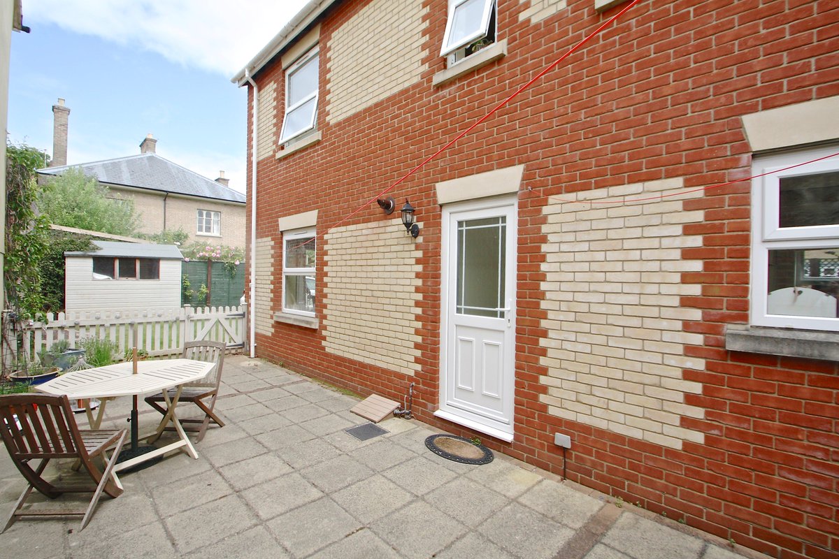 RodgersEstates's tweet image. Well maintained detached family home. 3 double bedrooms. #Taunton #ForSale #modernliving tinyurl.com/pl3uw3c