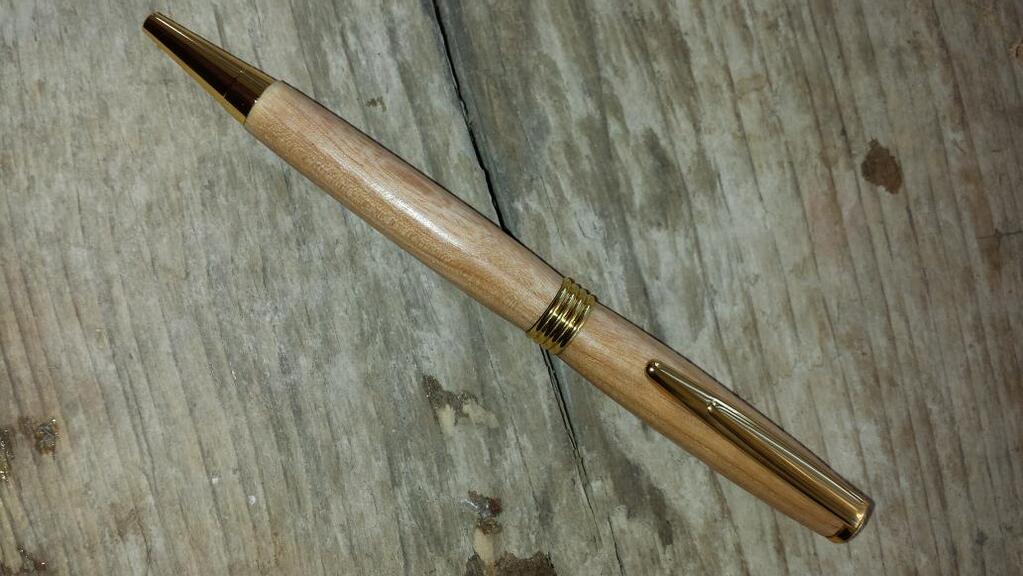 TreasuredPens's tweet image. Order through Twitter and receive engraving for only £5 on any of our Oak or magohany designs! @UKBusinessRT #kprs