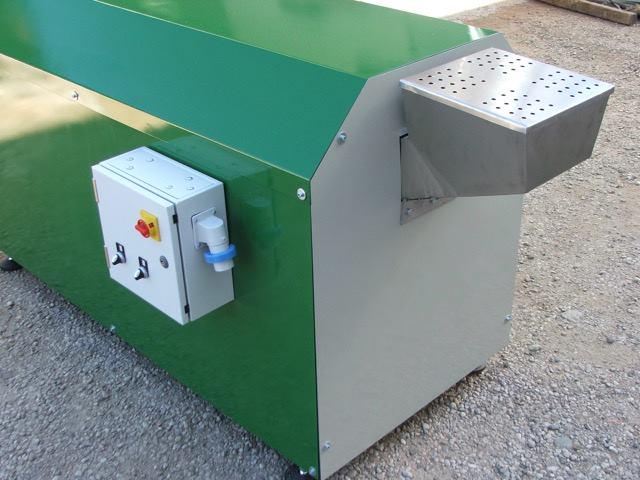 villa_ada_roma's tweet photo. @villa_ada_roma arriva il nuovo prototipo di #compostiera progettato dal #CNR IIA.  Sempre più #green-@SmartCamp2015 http://t.co/mq135U4wgg