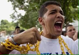 VirginiaZamora's tweet photo. #28J -> .@ORDeivis continua preso injustamente. 331 días tras las rejas de la DICTADURA. #LiberenADeivis http://t.co/dStljHjbzT