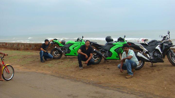 abhishek_patro's tweet photo. Everyday is a good day if imm on my ride. #LIVEYOURS http://t.co/u2jP5tHQEa