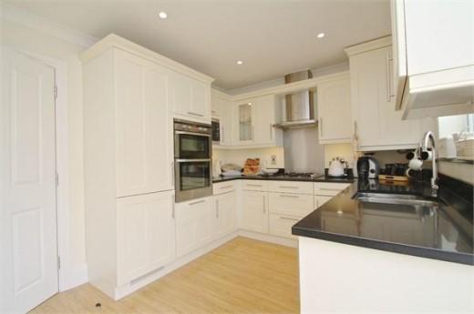 RodgersEstates's tweet image. Cottage style property in sought after village. Driveway parking. #Taunton #ForSale #garden  
tinyurl.com/nnltgxe