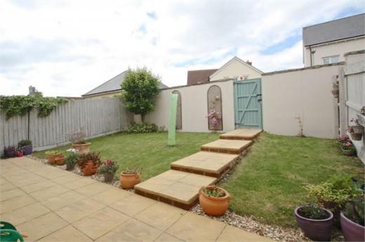 RodgersEstates's tweet image. Cottage style property in sought after village. Driveway parking. #Taunton #ForSale #garden  
tinyurl.com/nnltgxe