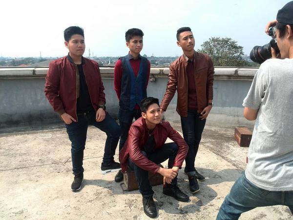 Cakepp banget Pangeran kita <a href="/fathur_abrar/">Fathur</a> <a href="/m_thoriqhalim/">Thoriq</a> @Titanputr <a href="/ADLI_HALIM/">Adli_Graduate</a>