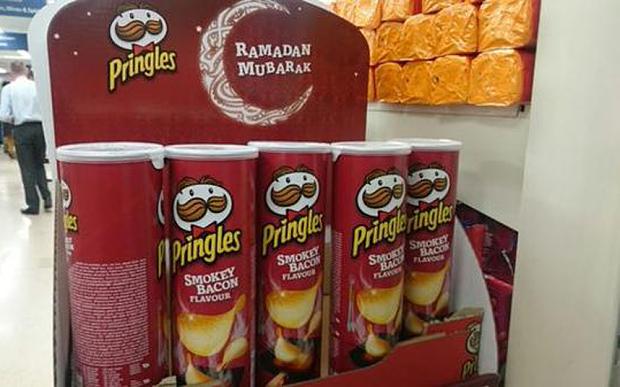Tesco under attack for offering bacon flavoured Pringles as part of Ramadan promotion. telegraph.co.uk/news/uknews/11…