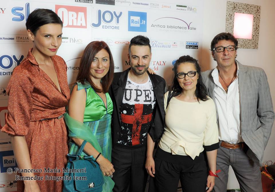 VanessaFoglia's tweet photo. Oggi sul mio #blog
http://t.co/u1DSyDrTRR
#abitart  #vanessafoglia #madeinitaly #fashion #moda #vogue #anthonypeth http://t.co/F7plI1g2EF