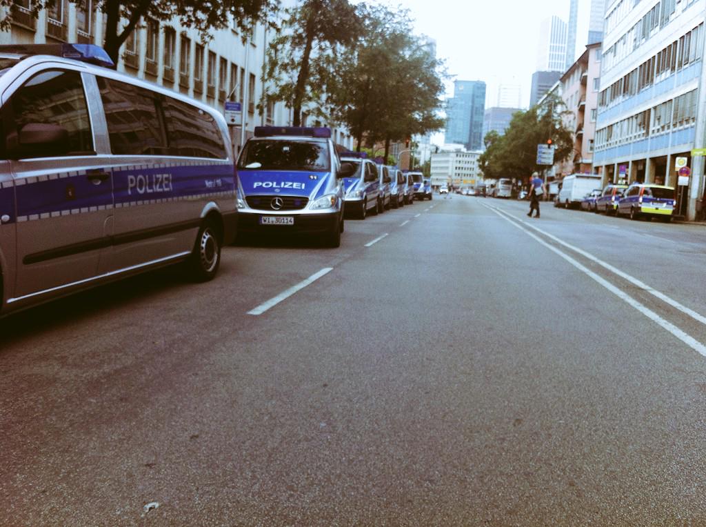 le_stre's tweet image. God save the Queen? Heute übernimmt das die Polizei. #queeninffm