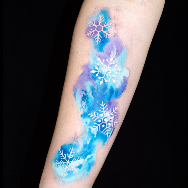 studiomuscat's tweet photo. 雪の結晶のタトゥー by 晴香 http://t.co/IJQ6iCBvu6