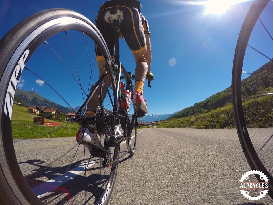 Alpcyclescom's tweet image. #ForgetyourNumbers #LeaveyourGarminatHome #JustRideyourbikeyoumightenjoyit @eeecoaching