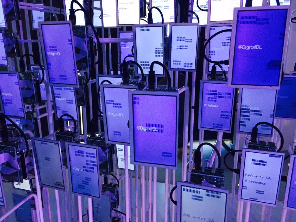DigitalDL's tweet photo. Seconds later... I'm on display across all screens #helloMEClion #EmotiCannes #CannesLions http://t.co/nI0L3mzXLI