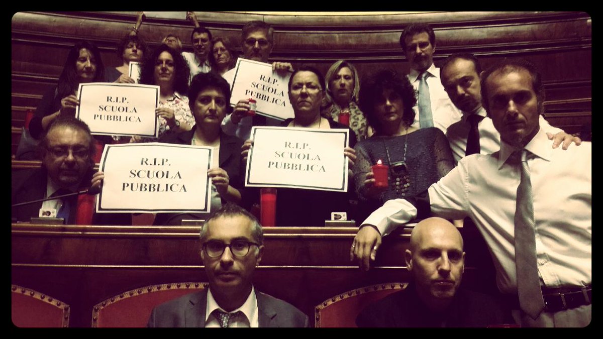 #Scuola, il governo ha chiesto la fiducia. In un colpo solo hanno umiliato il Parlamento e ucciso la scuola pubblica