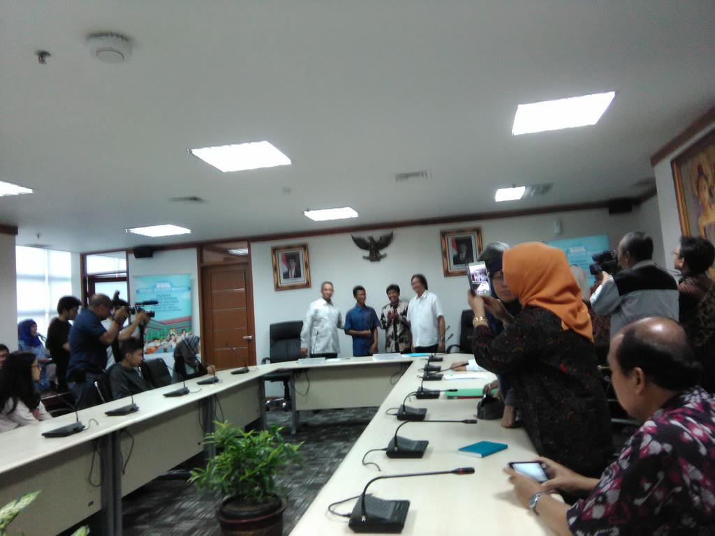 Mendikbud menyerahkan siswa secara simbolik kepada Maestro untuk belajar selama 10 hari