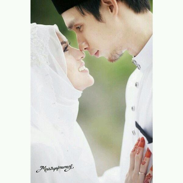 TweetIslamik's tweet photo. "Awak takkan tahu siapa jodoh awak sehinggalah lafaz akad nikah diangkat.''
^^ " https://t.co/ELnHW1eqIG http://t.co/5EeEAqi7XT