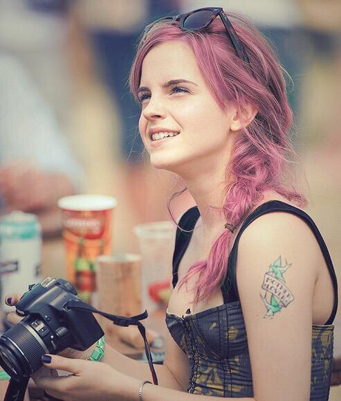 roloa9273's tweet photo. Emma Watson♡
可愛い♡♡ https://t.co/FfHNDTOKQS