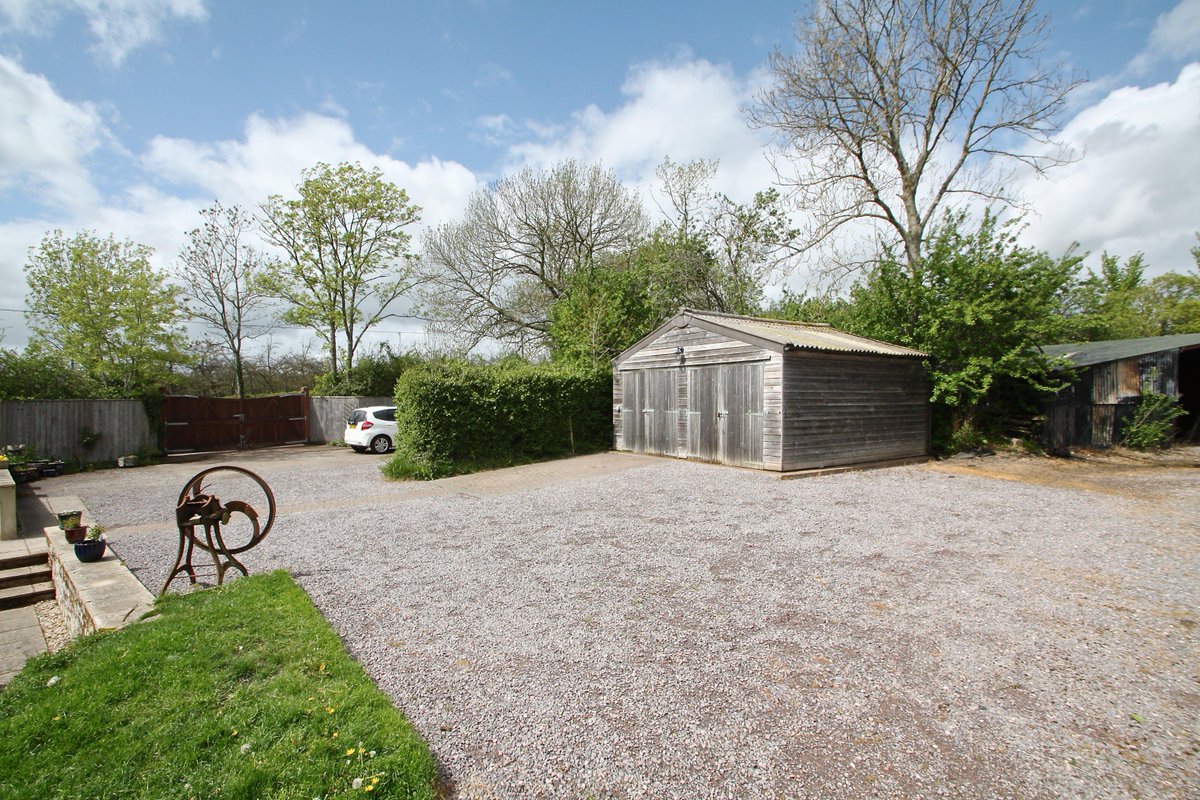 RodgersEstates's tweet image. Cottage #ForSale  #Somerset #Equine #stables  #annexe  click here for more info: tinyurl.com/p6w3dhu