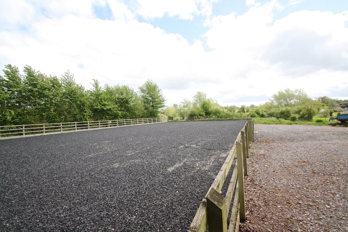RodgersEstates's tweet image. Cottage #ForSale  #Somerset #Equine #stables  #annexe  click here for more info: tinyurl.com/p6w3dhu