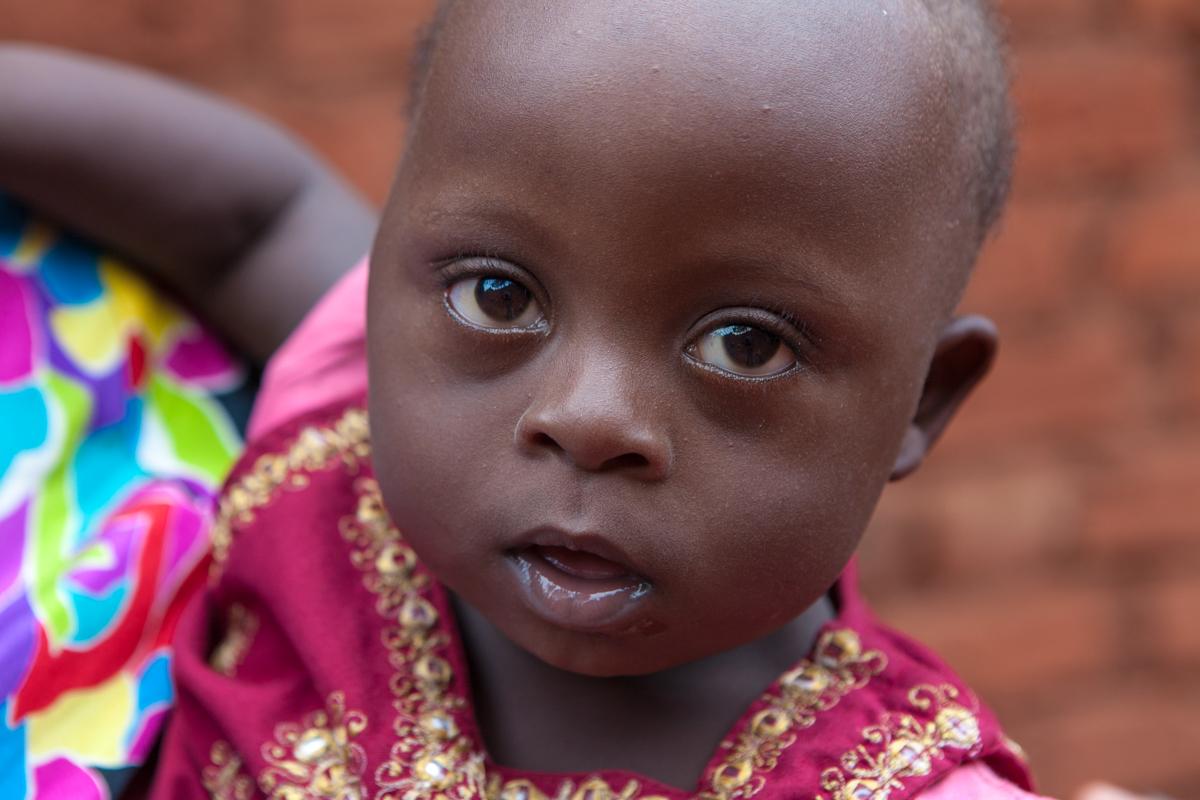 Dit is Maria uit #Malawi, zeven maanden oud. En een vechtertje! hospitaalbroeders.nl/maria