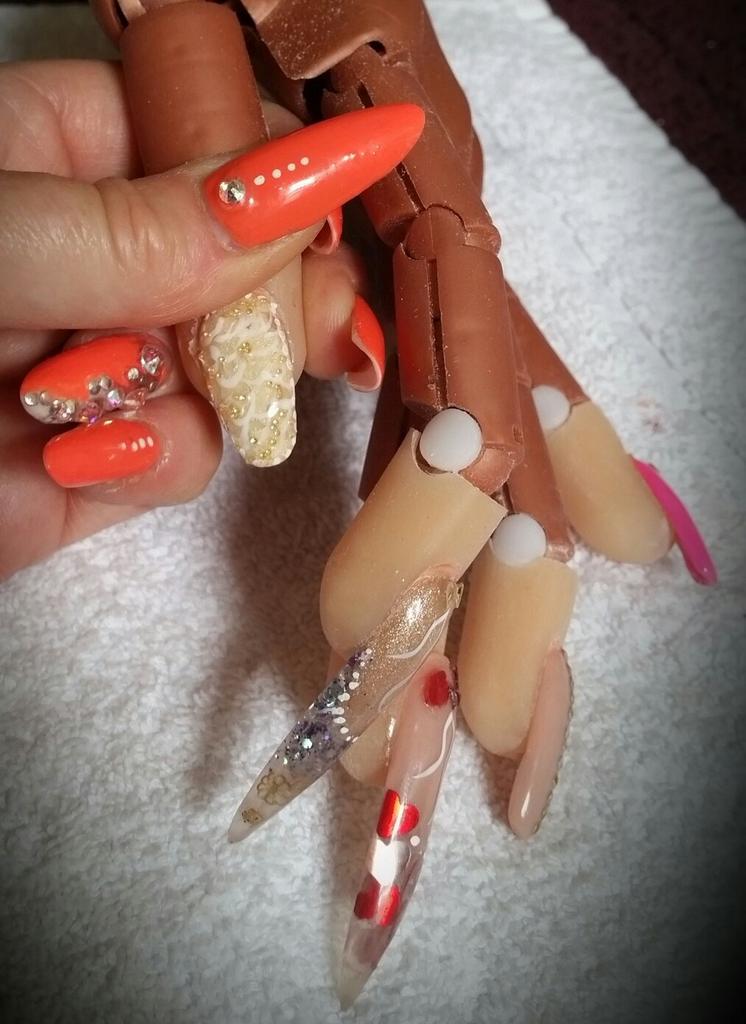JustNaildIt's tweet photo. β€ my new addition.The client that lets you do anything lol. #madAboutNails #practicehand #Nailtrainer @EssentialNails http://t.co/PlfGxXZL03