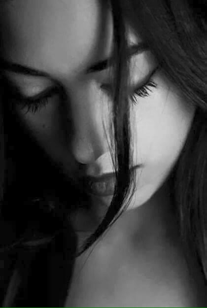 KaratMehmet's tweet image. ...Bazen!
Gülüşlerim on numara olmayabilir 
Belki de o an "eşref saatinde"
değilimdir

Hayat bu ya!
Herşey gelir başa