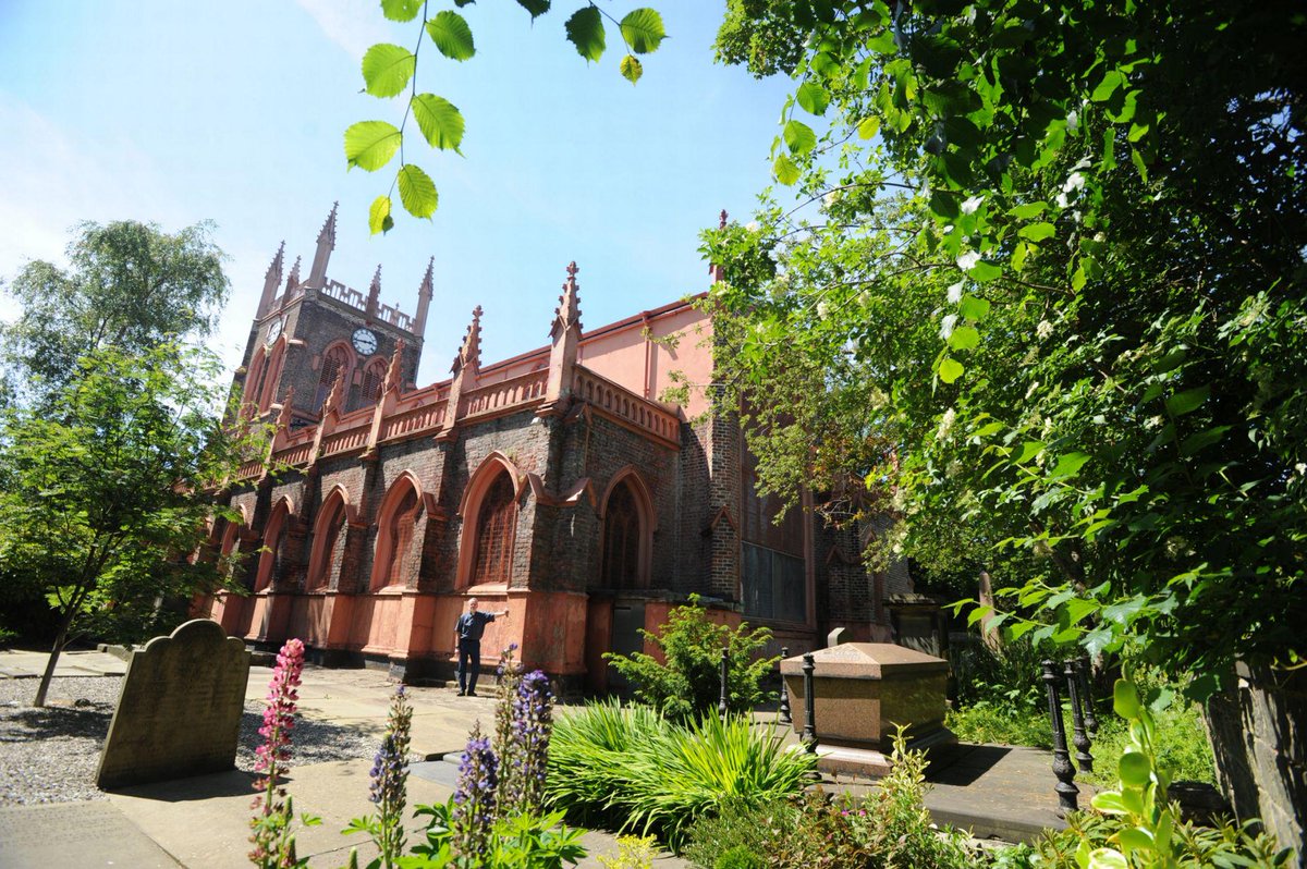 It took him years to learn how to lean like that #professional #echomodel #bicentenary liverpoolecho.co.uk/incoming/galle…