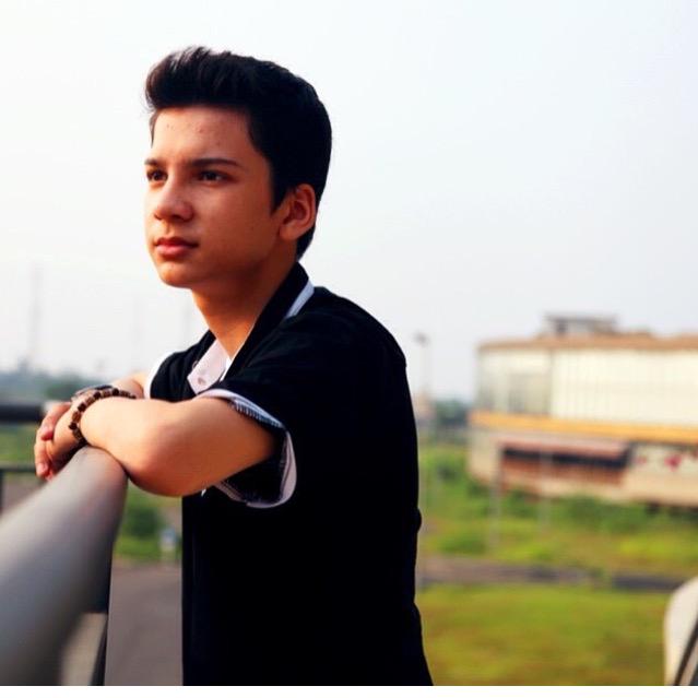 EndyversCiamis's tweet photo. Subhanalloh kok bisa ganteng bgt sih ndy😍 @Endyarfian_real http://t.co/Q3pQ7P9Enb