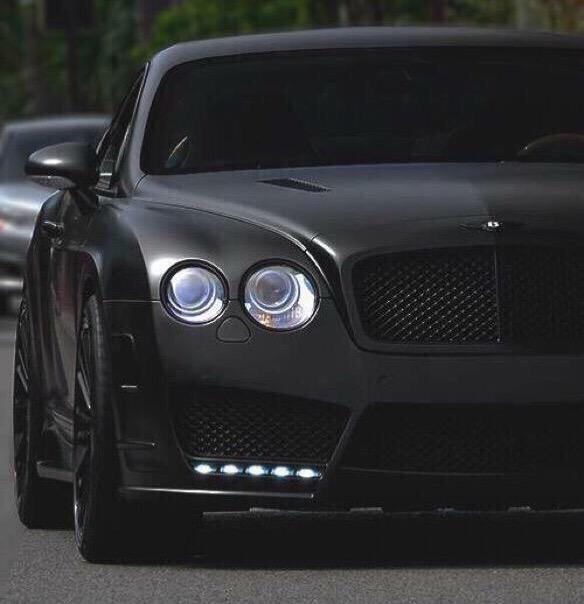 EXSPENSlVE's tweet photo. Black makes everything look more classier 😍 http://t.co/DUbNPwWmKM
