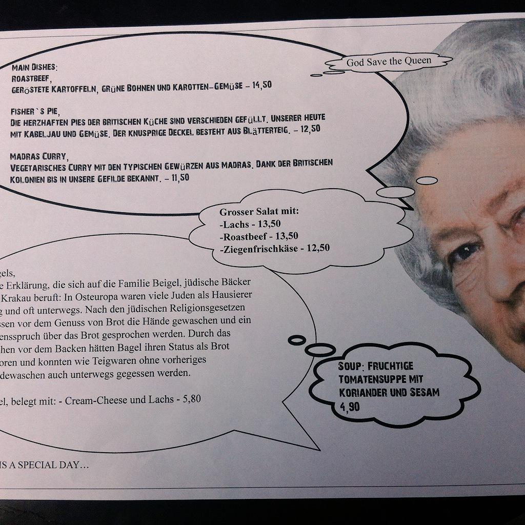 le_stre's tweet image. Während im Römer Hessisches serviert wird, gibt's nebenan im Café im Kunstverein britische Küche. #QueenInFfm