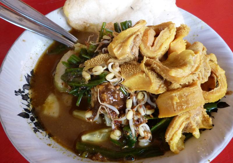 banyumurti's tweet photo. Rujak Soto Banyuwangi... Kangen ama yang satu ini #IndonesiaTakjil #Hari8 http://t.co/RFYnq1KJtJ