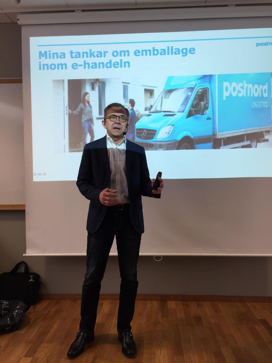 dagmarforne's tweet photo. #evb2015 Arne Andersson e- handelsguru på scenen. Öppna e-handelspaket ska vara som julafton! http://t.co/htS7Pf7Uqq