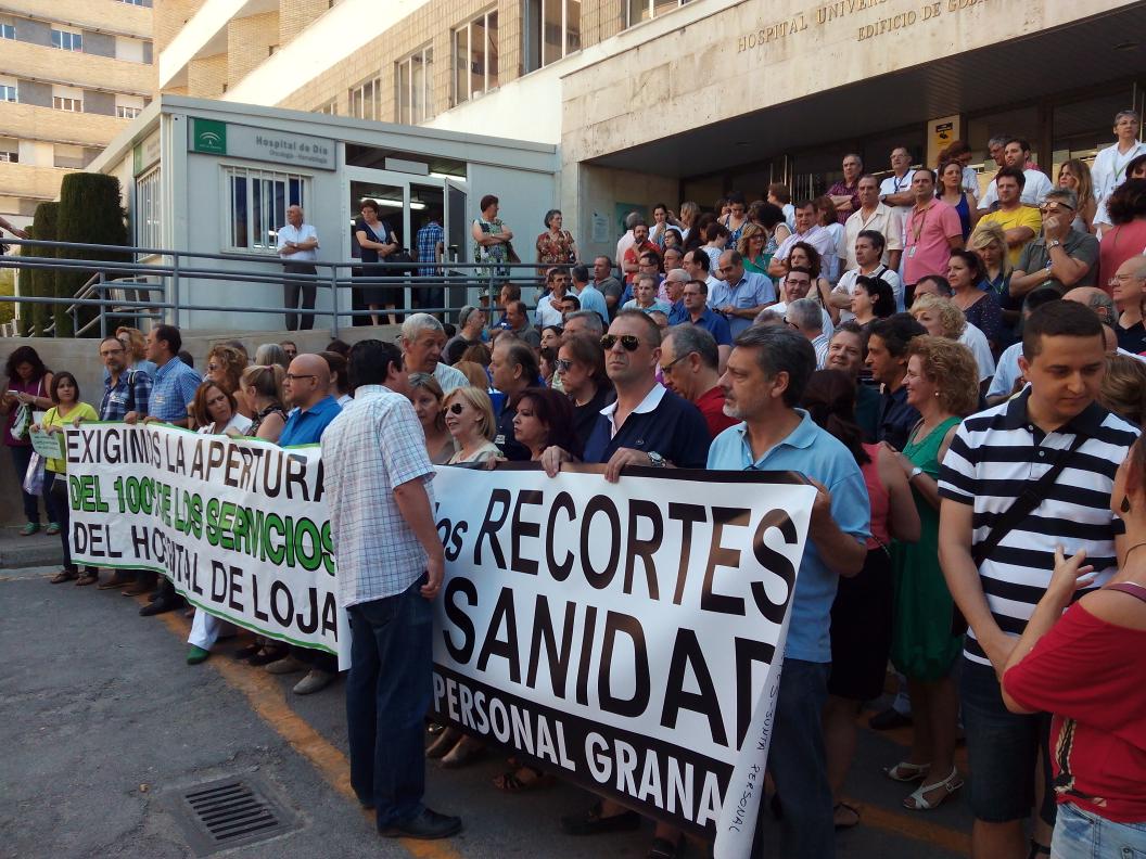 SACECO3's tweet photo. Manifestación contra lis recortes.
Comienza la concentración. Unete!! http://t.co/kN9ltVIEYx