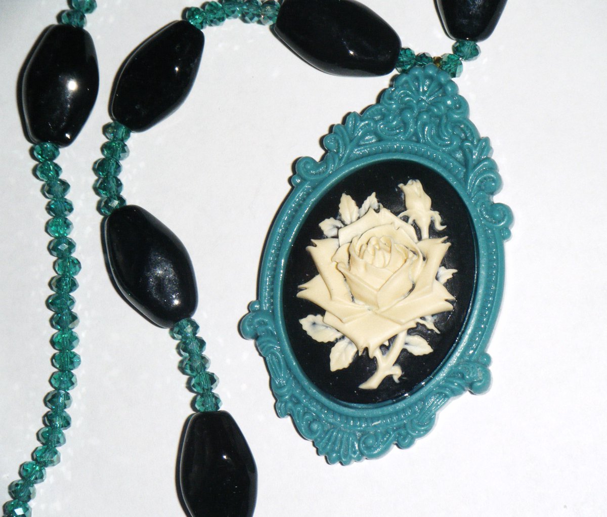 ruth50001's tweet photo. THE HANDMADE JEWELLERY SHOP http://t.co/7fbUh42xYA #eshopsUK http://t.co/y9PrEgaD7n