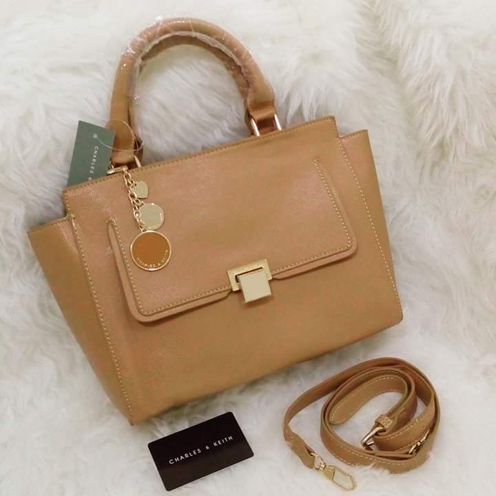 MeilanikShop's tweet photo. CHARLES &amp; KEITH SEMI PREMIUM 285rb #grosirtasimport #grosirtasmurah #taskorea #tasmurah #READY #Jakarta #MeilanikShop http://t.co/lads0HsYTk