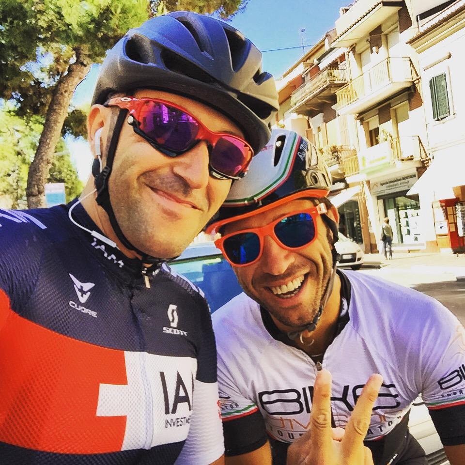 baiox_151's tweet photo. Allenamento mattutino con @andrea_tonti
Morning training with a great person @BikeDivision #baioxwhynot http://t.co/r2qPcIWDa4
