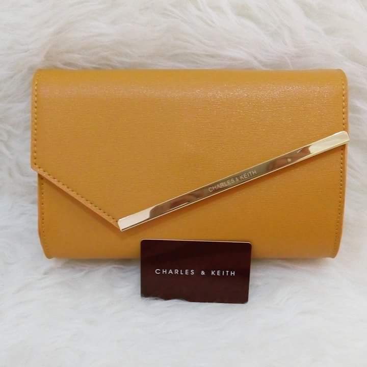 MeilanikShop's tweet photo. CHARLES &amp; KEITH SEMI PREMIUM 175rb #grosirtasimport #grosirtasmurah #taskorea #tasmurah #READY #Jakarta #MeilanikShop http://t.co/SlYtq9d1NT