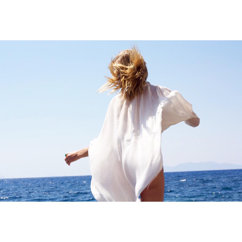 NatsvanNiekerk's tweet photo. "If you're a bird then I'm a bird " #bloggingsoon #flowingwhite #travelmuse #santorini #zara #Lifestyle http://t.co/ZXorVtxFIu