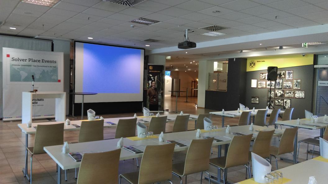 UPS_DE's tweet photo. Die letzten Vorbereitungen laufen, bald geht's los im @SIGNALIDUNAPARK mit #solverplace Event Nr. 2 http://t.co/Iod9qUlyZC