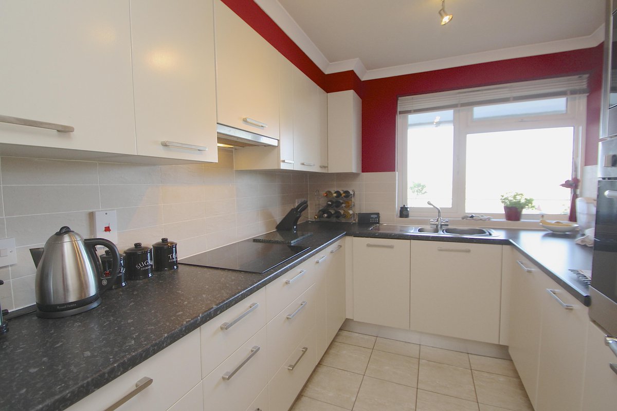 RodgersEstates's tweet image. Spacious apartment close to #Taunton 2 bedrooms  #ForSale #property #somerset  tinyurl.com/p3qv2qd