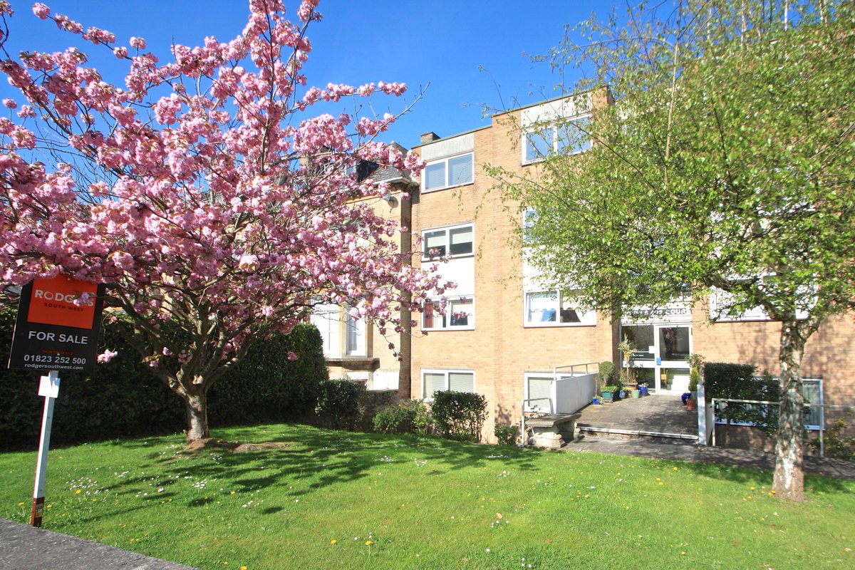 RodgersEstates's tweet image. Spacious apartment close to #Taunton 2 bedrooms  #ForSale #property #somerset  tinyurl.com/p3qv2qd