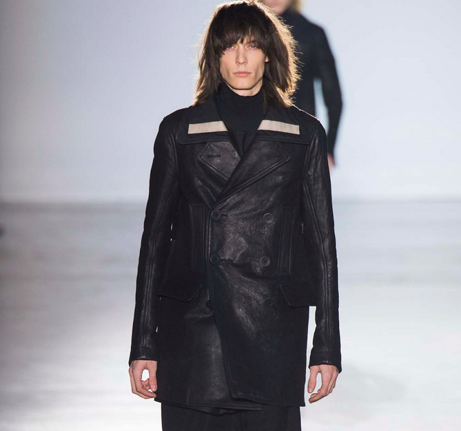 VogueRunway's tweet photo. Watch the Rick Owens Spring 2016 runway, livestreaming now: http://t.co/GWtIUXjxm5 http://t.co/6uRJ4kPzUB