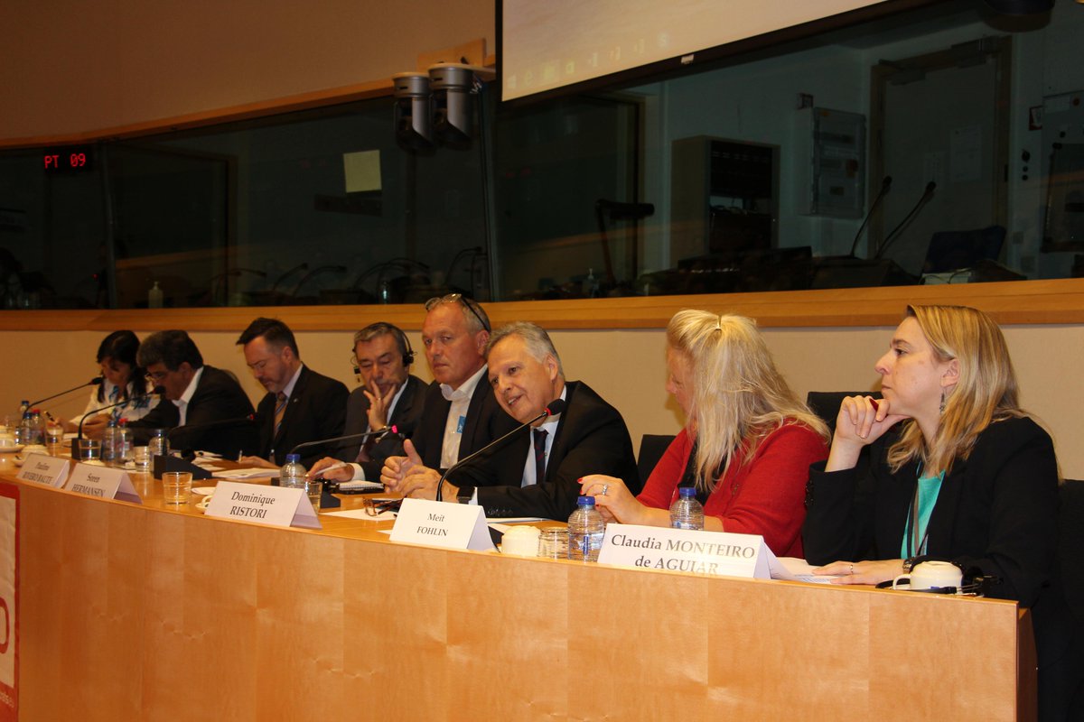 CPMR_Europe's tweet photo. #IslandsCommission @ristori20 Islands needs to be united, we should establish new bridges including with @eumayors http://t.co/URy4N5hr70