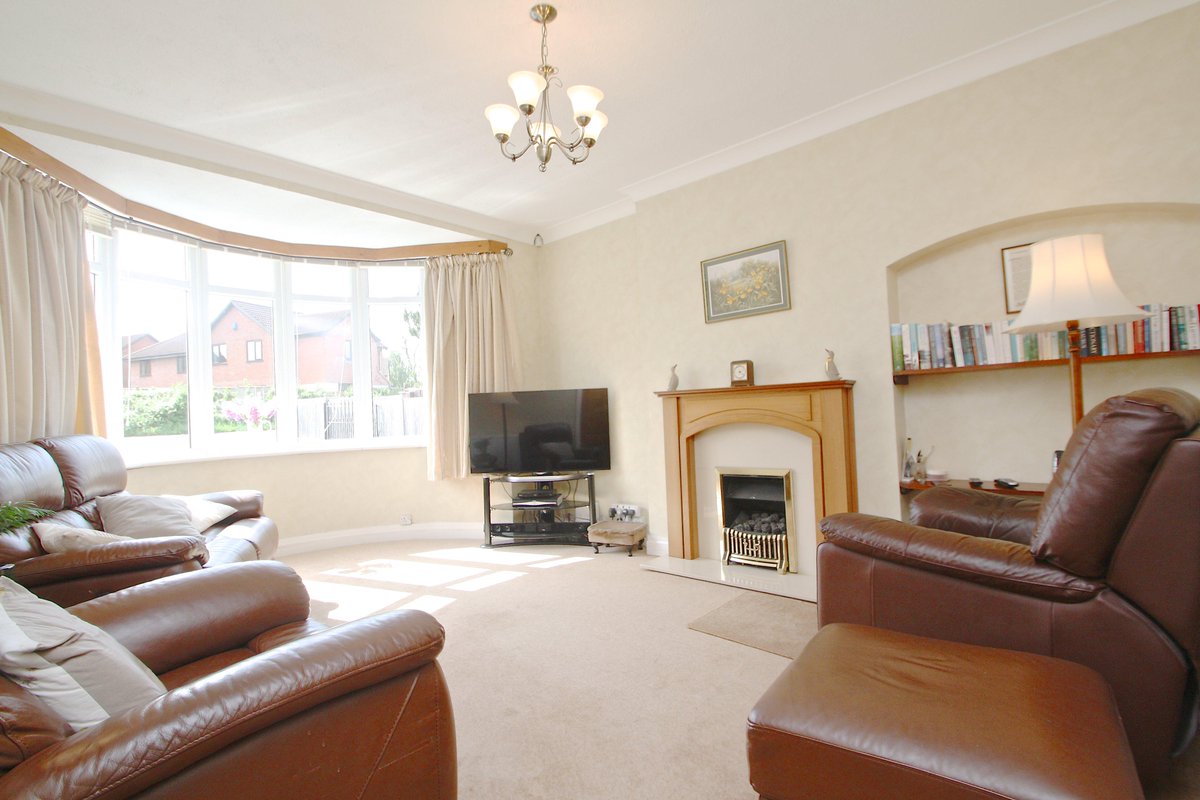 RodgersEstates's tweet image. Spacious 4 bedroomed detached family home. #Taunton #ForSale #LargeGardens #NotToBeMissed
 tinyurl.com/qa6flsk