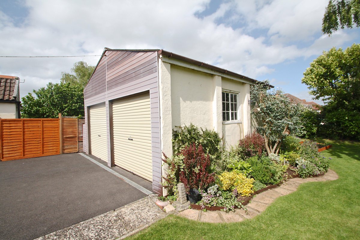 RodgersEstates's tweet image. Spacious 4 bedroomed detached family home. #Taunton #ForSale #LargeGardens #NotToBeMissed
 tinyurl.com/qa6flsk