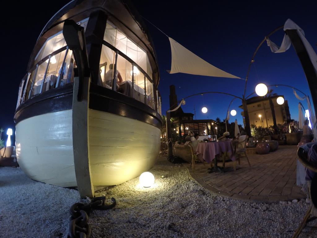 wallyinthenight's tweet photo. Noches de #torrevieja . Lugares con encanto. De picoteo en el restaurante #queenmississippi @torreviejaturis http://t.co/5n0eDmdhVa