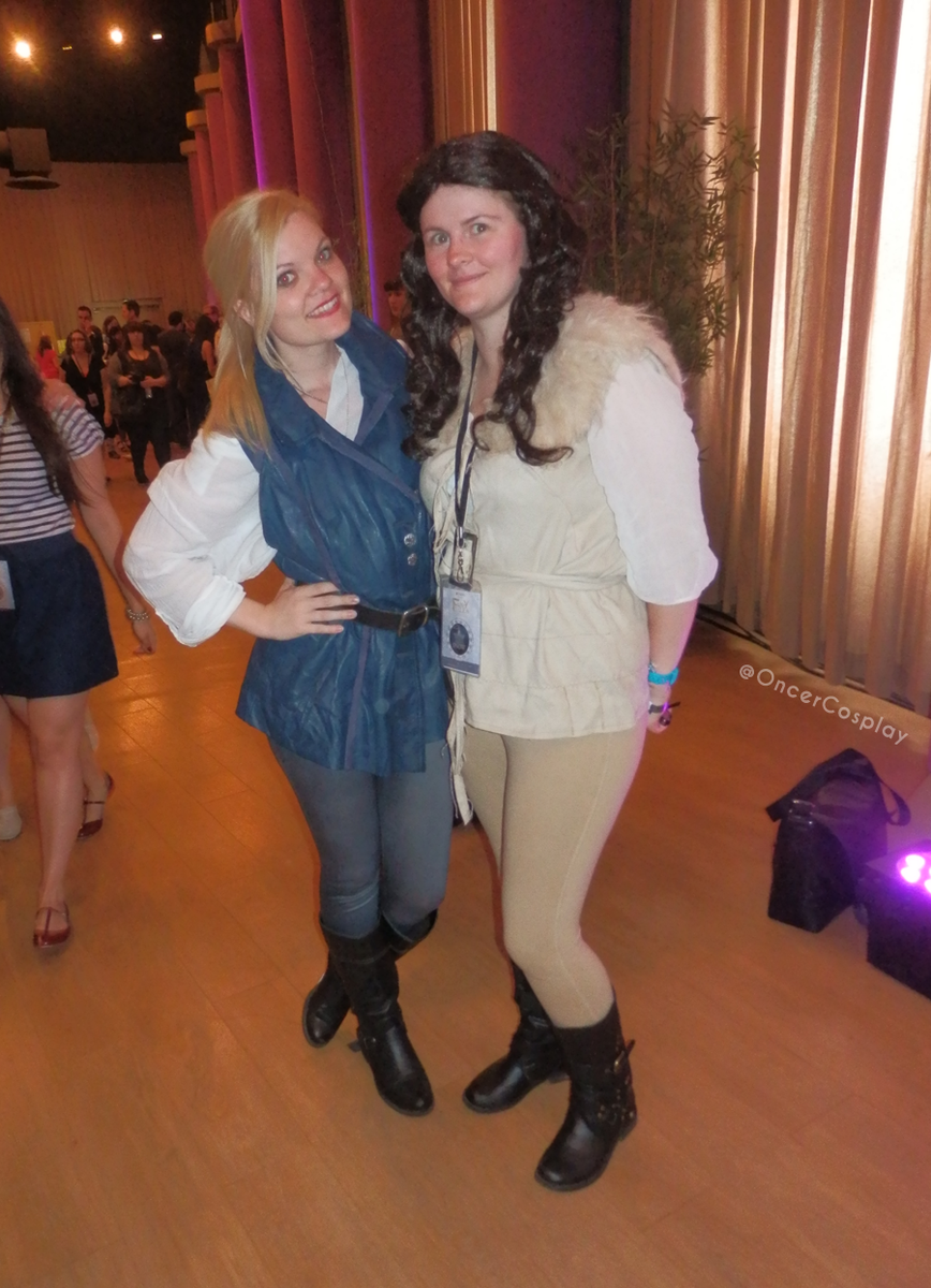 OncerCosplay's tweet photo. Mother and daughter #cosplay #FairyTalesIII @Xivent #ouat #uglyducklings http://t.co/9KeiOk9ojm
