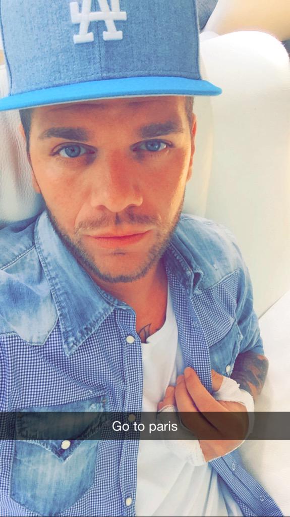 KeenvOfficiel's tweet photo. Aujourd'hui ---> Paris 😘 http://t.co/3zHgeiJudw
